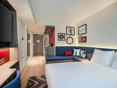 Hampton By Hilton London City מלון