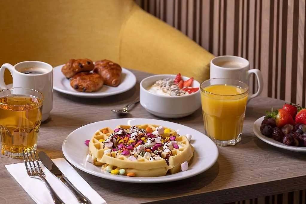 Hampton By Hilton London City מלון