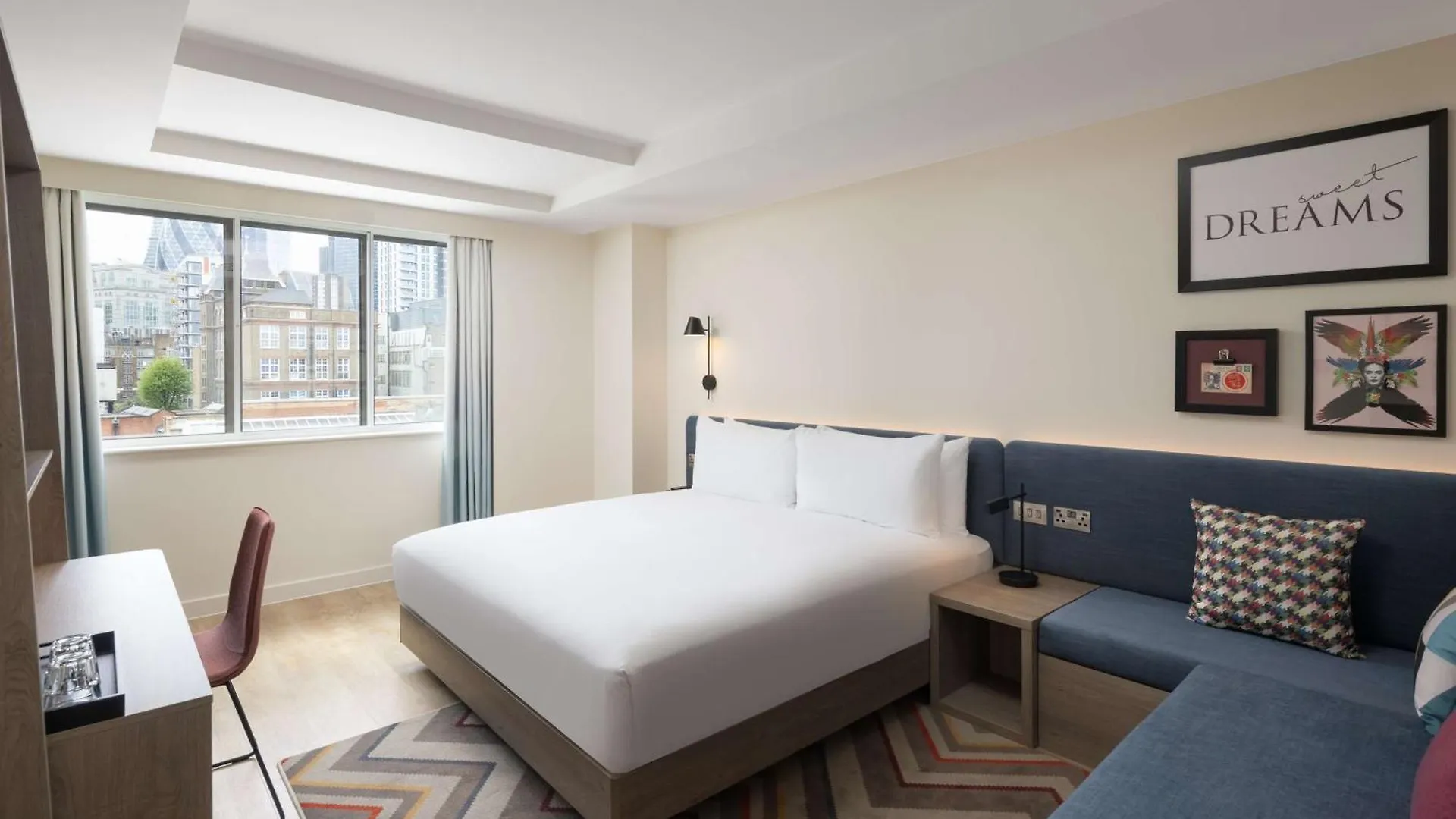Hampton By Hilton London City 4*,
