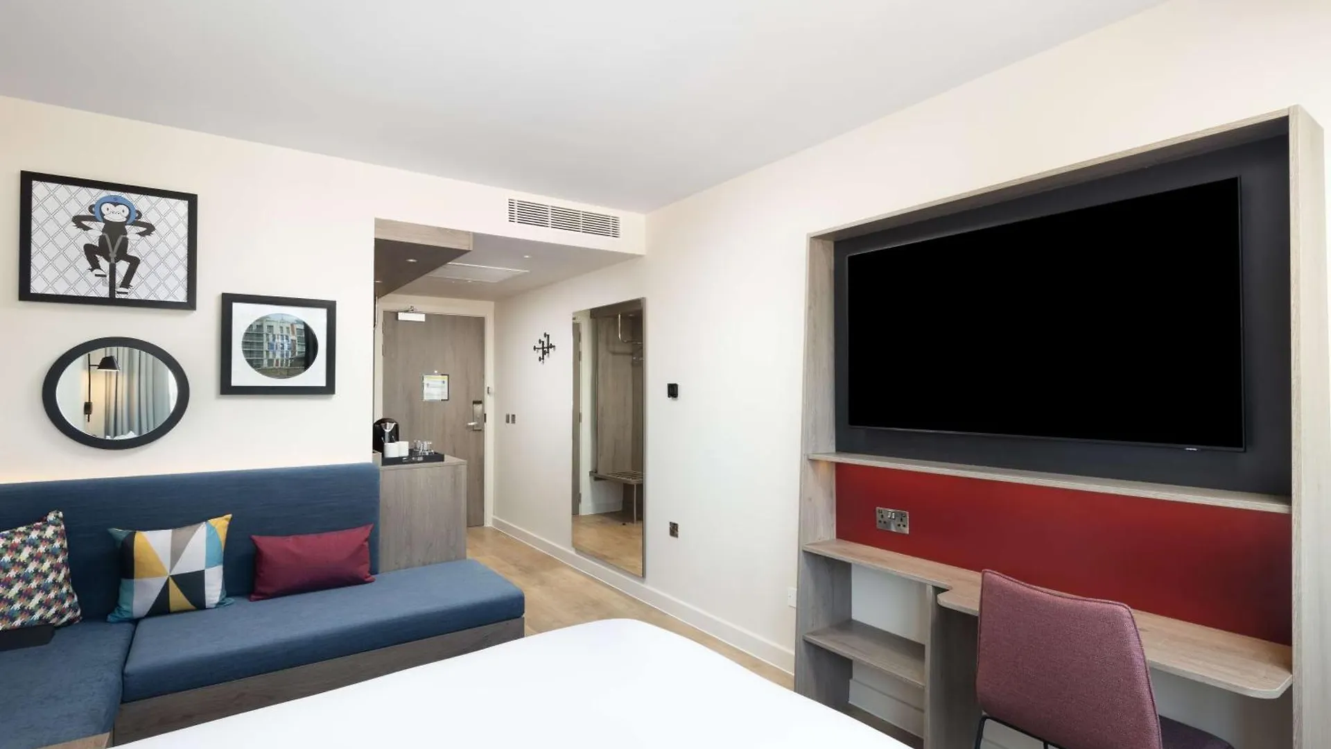 Hampton By Hilton London City Hotel