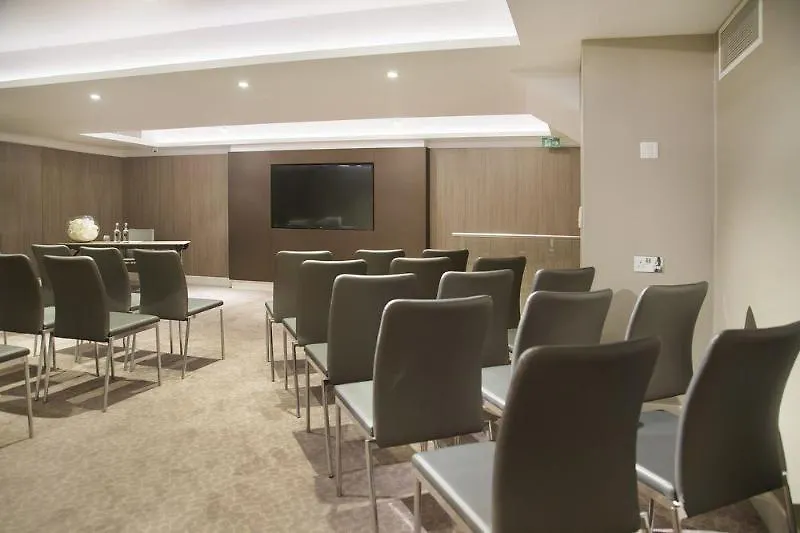 Hampton By Hilton London City Hotel