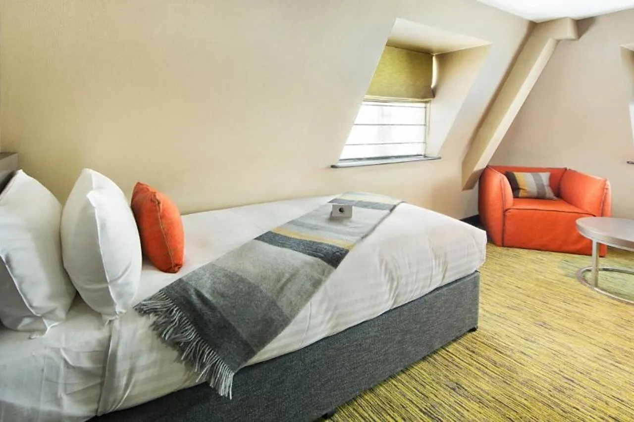 Hampton By Hilton London City Hotel